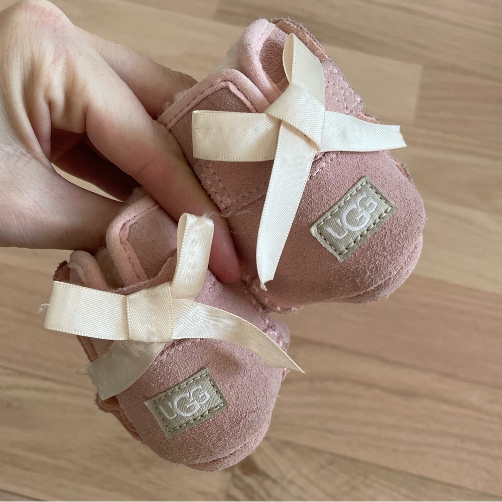 UGG Infant Jesse Bow II boots baby pink suede satin ribbon Baby size 0/1